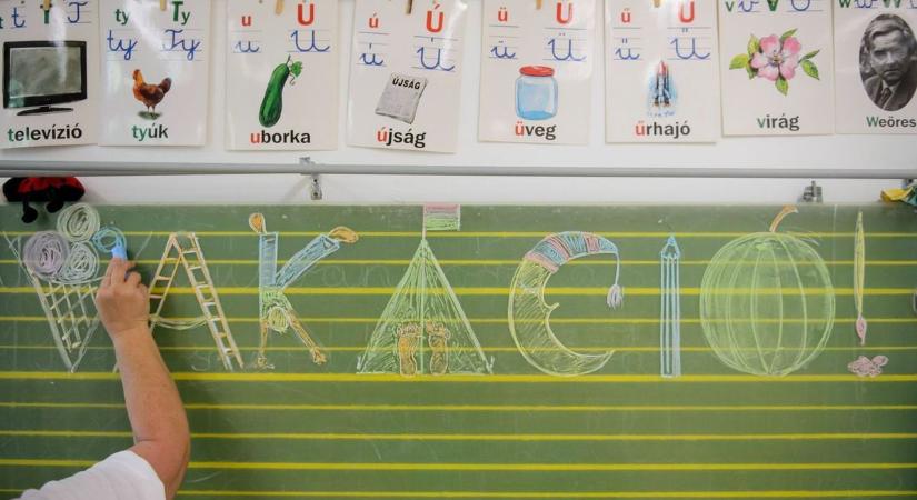 Vigyorgó arccal álltak a szüleik elé a gyerekek: a vakáció első hete után jött a meglepetés