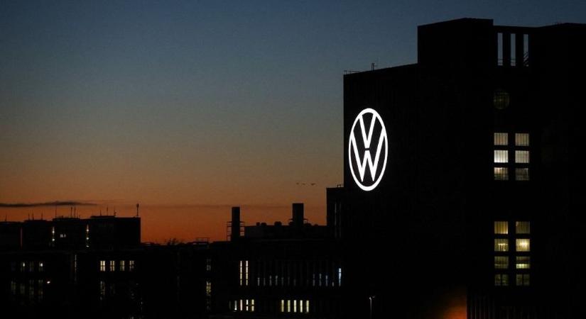 Ez fájni fog: maga alá temeti a Volkswagen a Magyarországon is jelen lévő német autóipari multi csúcsfejlesztését – nincs már rá pénze, 1,5 milliárd eurót dobtak ki az ablakon