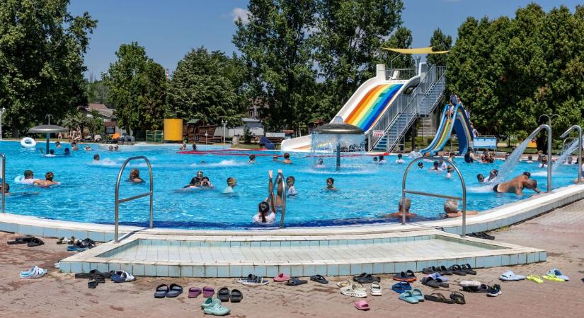Ennyibe kerül a strandolás a családnak Komárom-Esztergom vármegyében