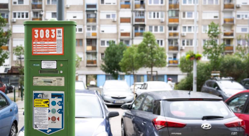 Szerdától minden megváltozik a budapesti parkolásban: csak mobillal lehet fizetni, a díjak is emelkednek