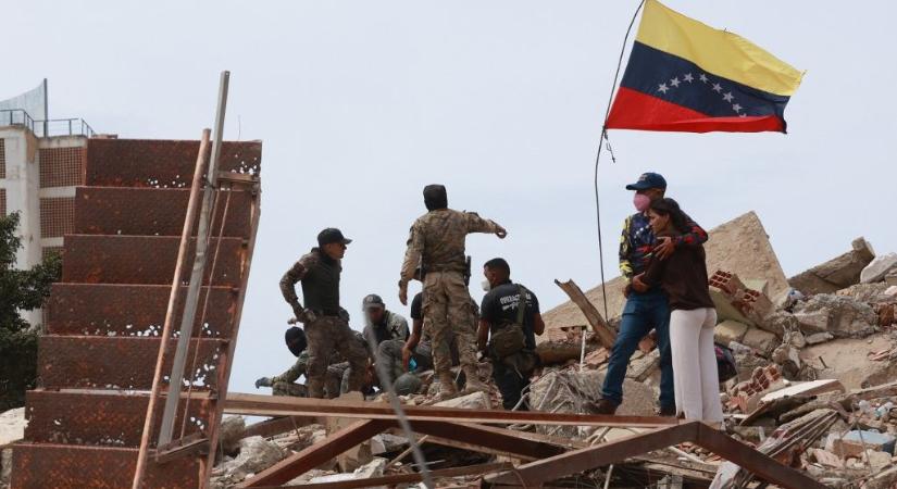 „Rendkívül gyengék, ahogy bárki az lenne, aki négy napot tölt a romok alatt csapdába esve” – apát és fiát mentették ki egy ház romjai alól Venezuelában