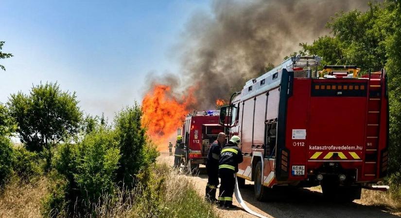 Ismét lángokban állt a gabona Csönge közelében