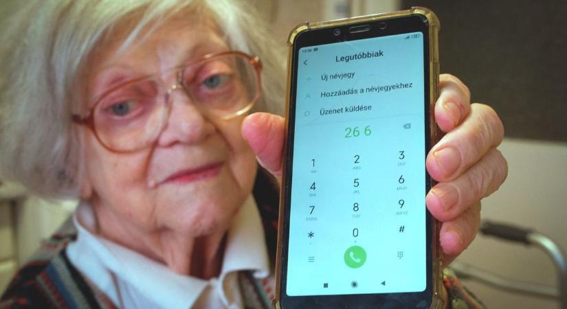 Sárga csekk helyett okostelefon: áldás vagy átok az idősek és a modern technológia találkozása?