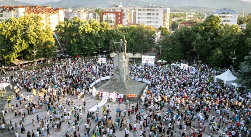 Bár Vučić belengette a lemondását, folytatódnak a tiltakozások Szerbiában