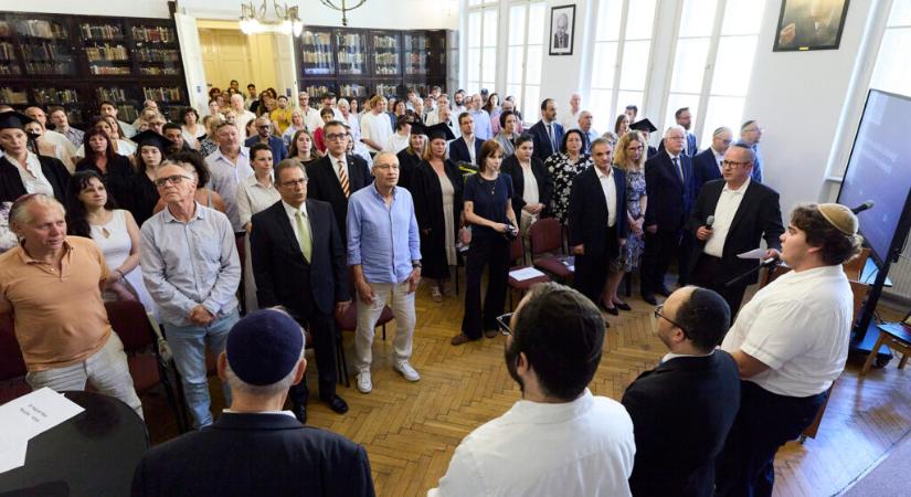 Tanévzáró és diplomaosztó az OR-ZSE-n: 30 hallgató vehette át oklevelét
