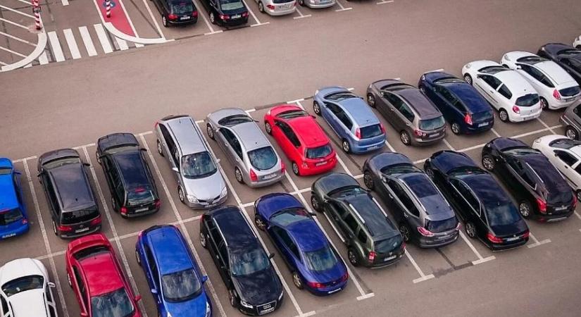 Drasztikusan emelkednek a parkolási díjak