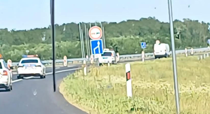 Közel 200-al menekült a rendőrök elől – A debreceni "Bonnie és Clyde"-nak hihette magát 14 és 15 éves ámokfutó – videón az üldözés