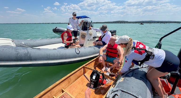 Egy kilométerre úszott be a Balatonba a 14 éves fiú, a szülei riasztották a mentőket