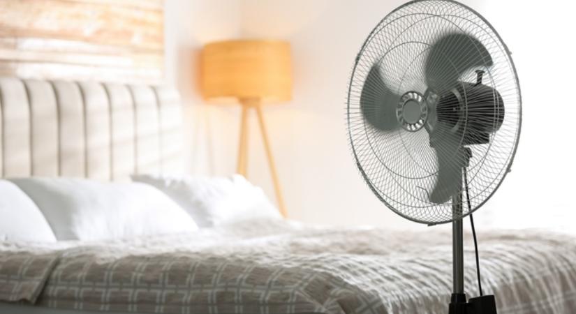 Tilos így használni a ventilátort a kánikulában: csak a forró levegőt keringeted a lakásban