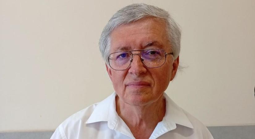 43 év a gyerekek biztonságáért: életműdíjjal ismerték el a legendás szolnoki tanárt