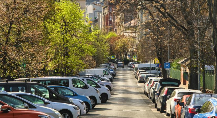 Erős üzenetet küldött a Közlekedési Minisztérium a mobilparkolással trükköző cégeknek: azért ez már több a soknál