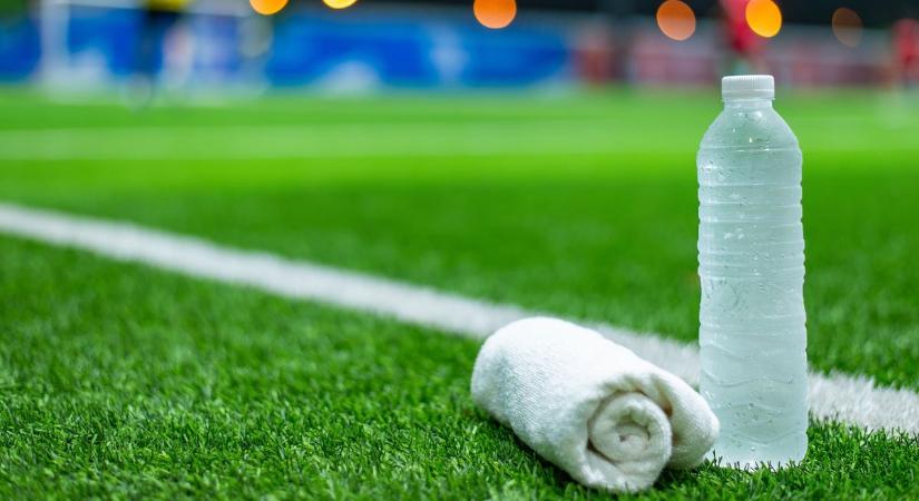 Egyre nagyobb a vita az ivószünetek körül a foci vb-n – Ki jár jól vele? - Szavazzon!