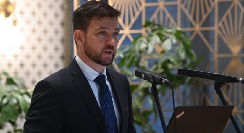 A közmédia luxusutazásai: Pap Dániel és a „barátnői protokoll”