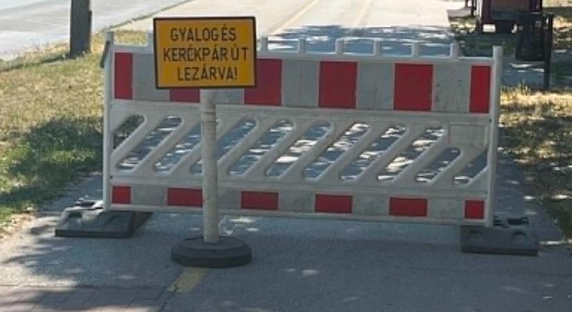 Lezárták Győr egyik forgalmas gyalogos- és kerékpárútját - fotóval