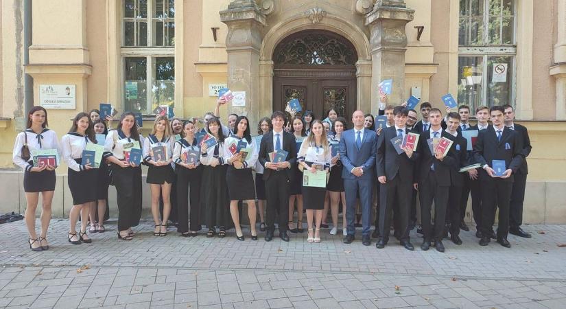Hetvenegyen érettségiztek a kapuvári katolikus gimnáziumban, sokan lettek kiválóak - fotók