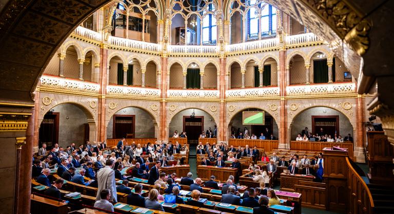 Magyar Péter újra parlamenti beszédre készül, garantált a vita - Az Országgyűlés ülése