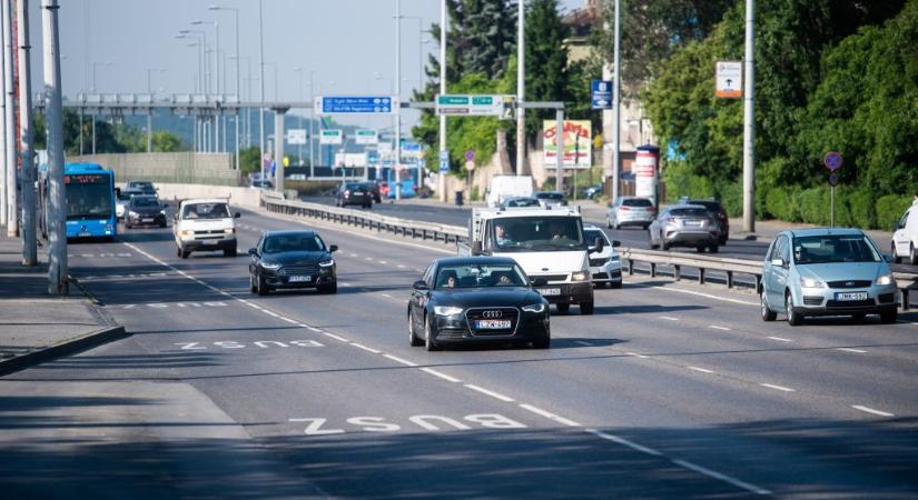 Vitézy: Lázárék 1024 milliárdot fizettek ki Mészáros és Szíjj érdekeltségének