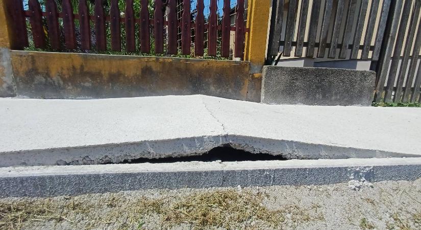 Szó szerint darabjaira hullik az ország a hőségben: fotókon a felpúposodott beton, járhatatlan utak és eldeformálódott sínek