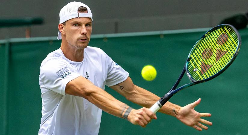 Ellenfele megsérült, Fucsovics Márton az első továbbjutó Wimbledonban
