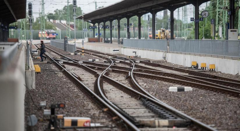 Váltóhiba miatt késnek a vonatok, pótlóbuszok is közlekednek a székesfehérvári vonalon