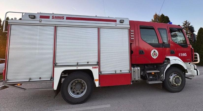 Hatalmas lángokhoz riasztották a tűzoltókat, több egység is a helyszínre érkezett