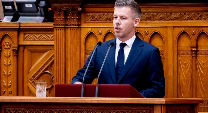 Magyar Péter bejelentette: még a héten dönt a kormány az iskolakezdési támogatásról