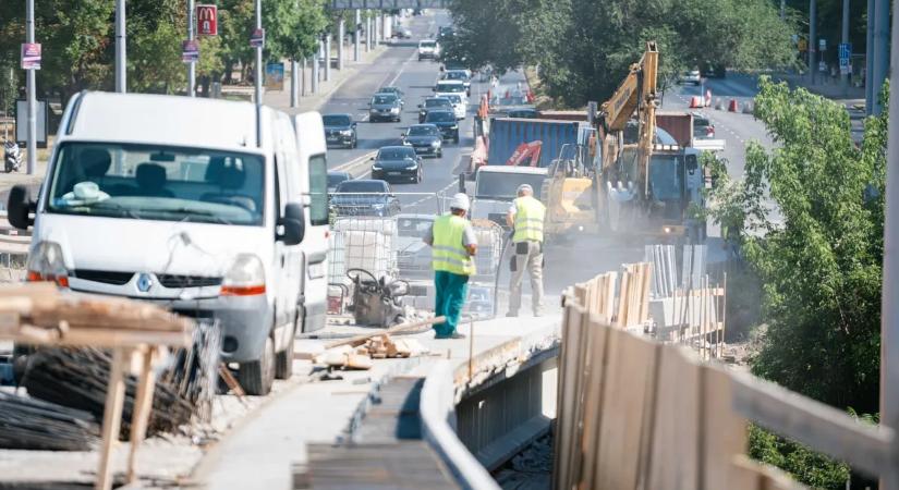 80 százalékos készültségnél tart a Flórián téri felüljárók felújítás, a kánikula sem segít