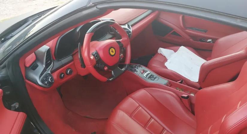 Egy Ferrari 458 Spidert fogtak a rendőrök a tompai határ közelében