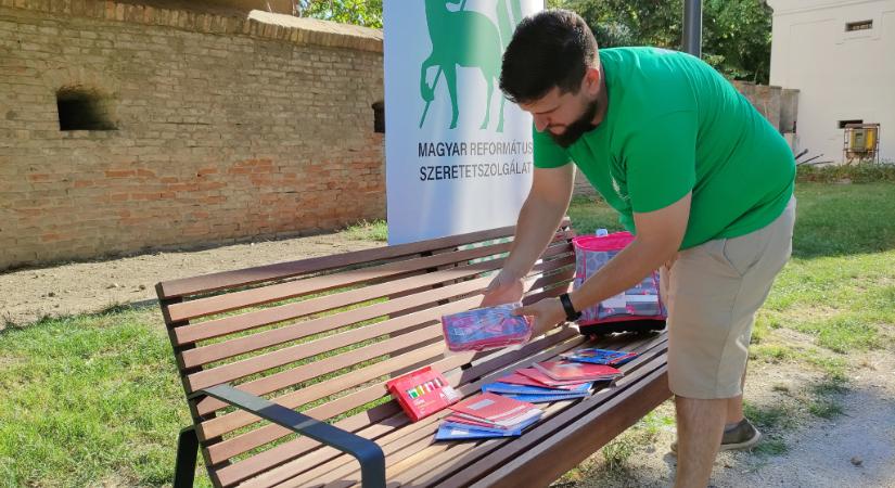 Vásárhelyen is gyűjt tanszereket a Magyar Református Szeretetszolgálat