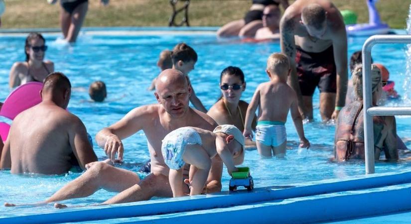 Ebben az időben csak a csobbanás ment meg: ennyiért fürödhetsz a zalai város strandjain