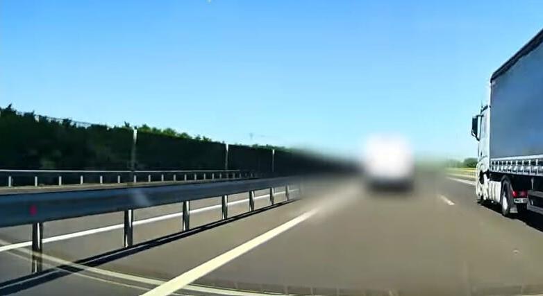 100 kilométert vezette a 15 éves fiú a kisteherautót, mint elkötötte Debrecenből