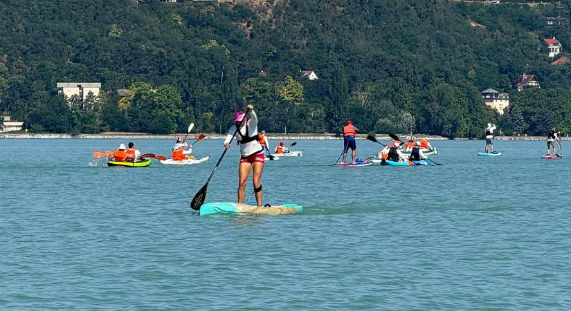 Fürdőzők sérültek meg, döbbenetes dolgot találtak a Balaton medrében