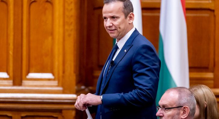 „Ez az ön valódi természete, nem az, amit előad az abszolút filmszínházban”