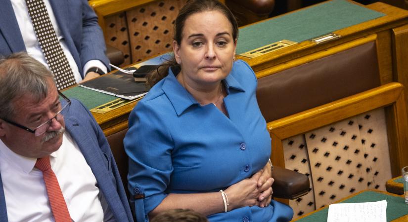 A nemzeti mezben meccsre tartó fiatalok látványa helyrebillentette a KDNP-s képviselő Pride által megsebzett világát