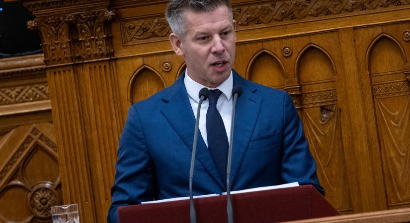Magyar Péter: Egyetlen dolog tartotta össze az Orbán-rendszer utolsó éveit, a hatalom megtartása mindenáron – csak ne kattanjon a bilincs