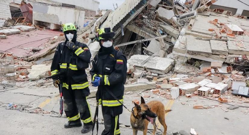 106 óra után élve mentettek ki egy 21 éves férfit a venezuelai földrengés romjai alól – videó