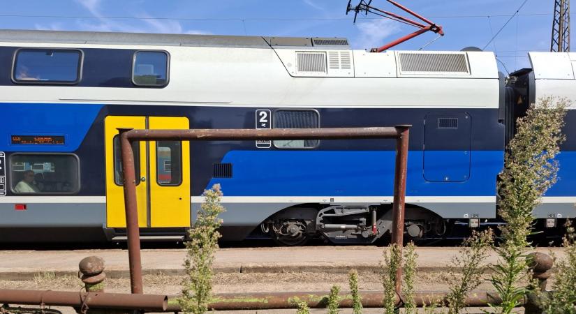 A hőség miatt küszködik a MÁV is, több motorvonat is túlmelegedett