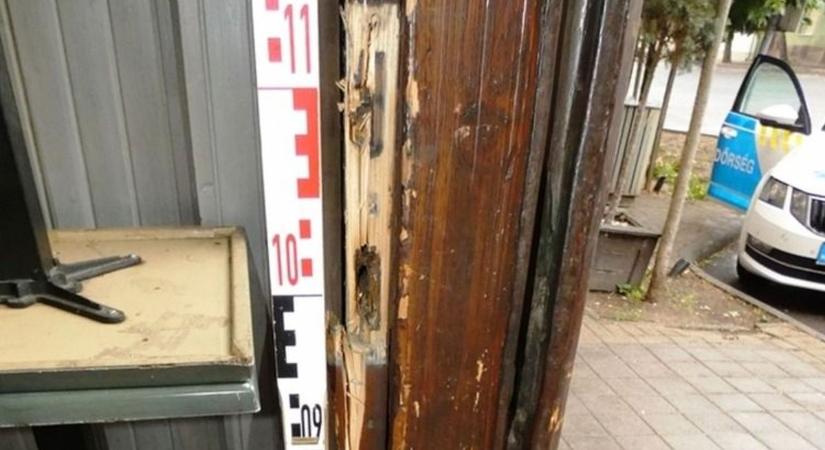 Sövényvágóval a csomagautomatával szemben: a gyöngyösi sorozatbetörő rosszabbul járt mint az automata