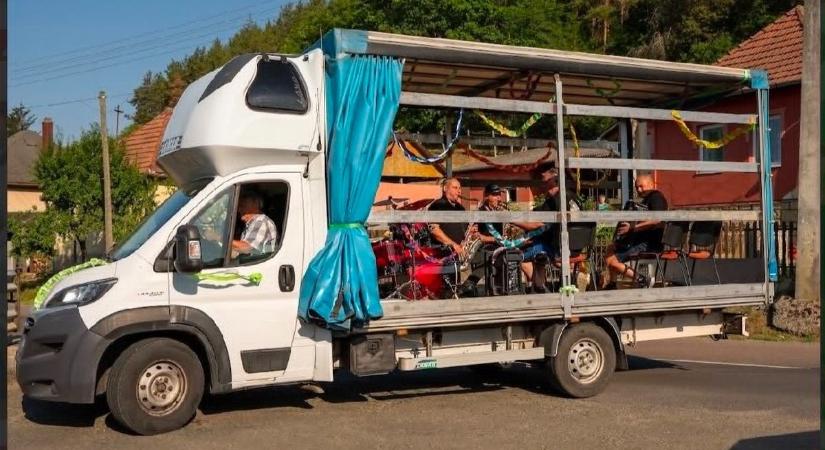 Már reggel rotyogtak a bográcsok Bükkszéken, estére hatalmas buli lett belőle
