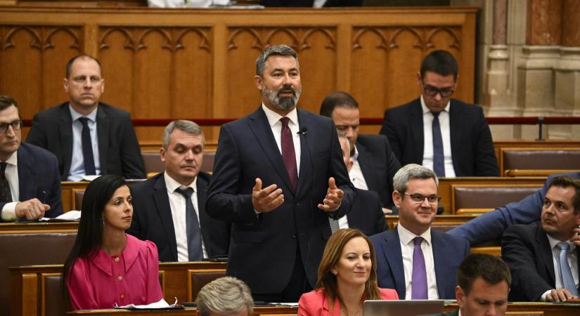 "Senki nem tiltja meg Orbán Viktornak, hogy elmenjen buszsofőrnek"