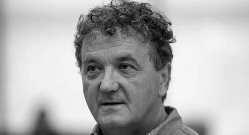 Itt kap helyet a Scherer Péter emléktábla és emlékpad