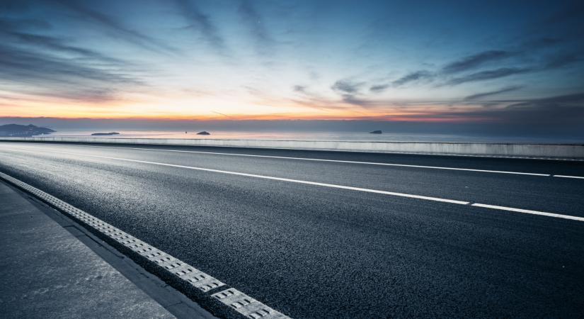 Hatalmas fejlesztés jön a magyarok kedvenc tengerparti útvonalán: háromsávos lesz a pálya