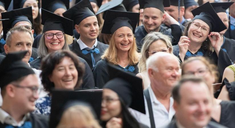 Átvették diplomáikat a Pannon Egyetem Gazdaságtudományi Karának végzősei (galéria)