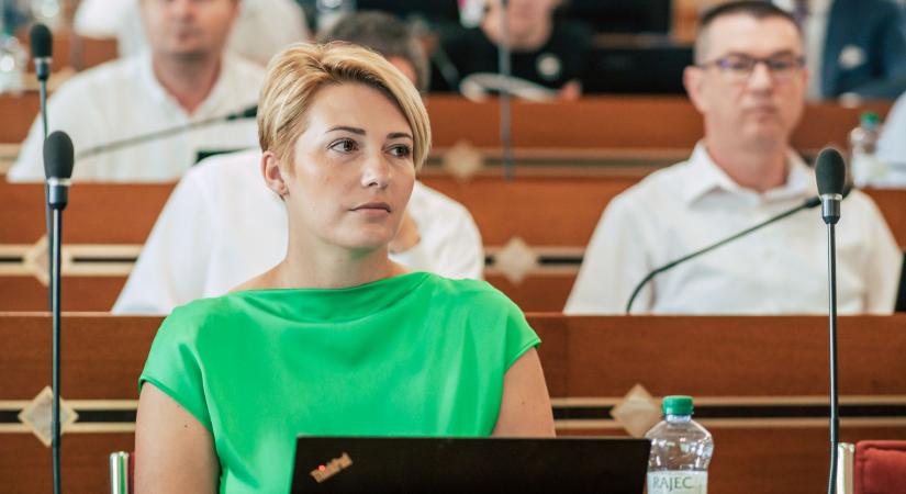 Bauer Ildikó javaslatára Nyitra megye pilotprojektet indít a menstruációs szegénység enyhítésére