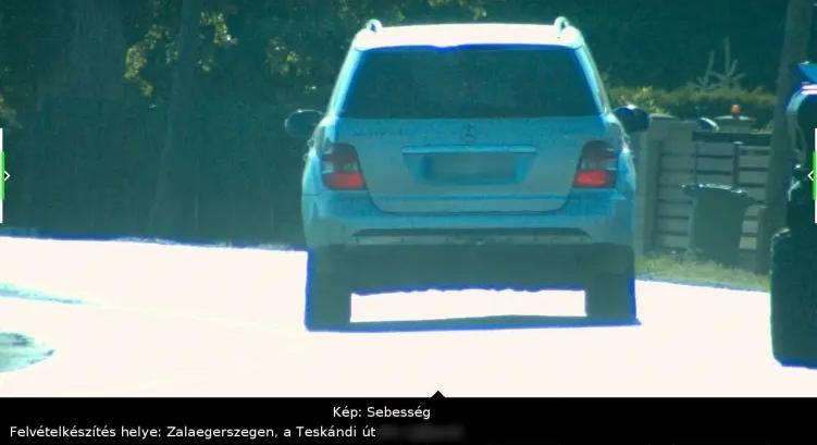 Ráduplázott a megengedett sebességre a Mercedesével, még a helyszínen megbüntették!