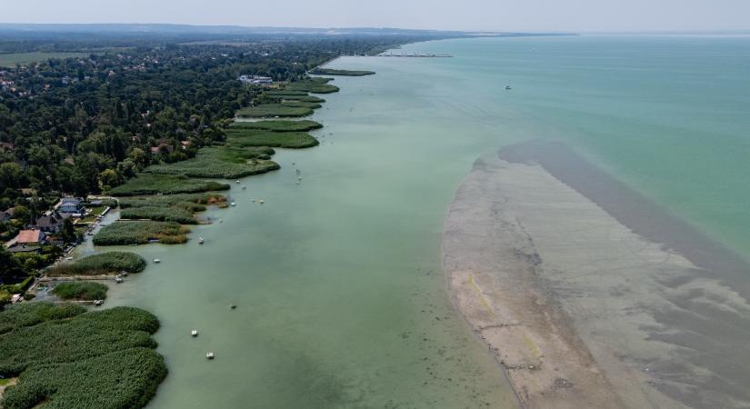 Sokkoló fotók a Balatonról, dráma a Tiszánál is