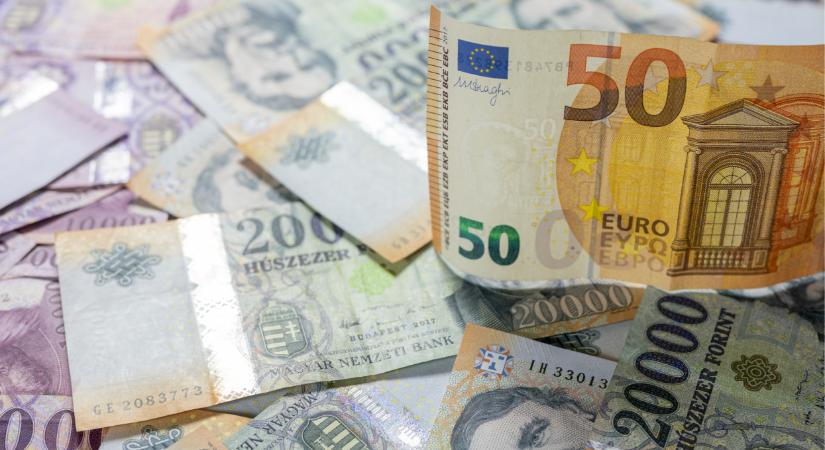 Újra változott a forint árfolyama: ezt mutatják az esti számok