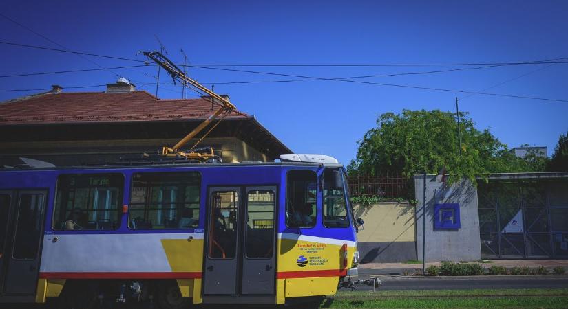 Ilyen melegben utaznak nap mint nap a szegediek egyes villamosokon – megmértük, hány fok volt bent