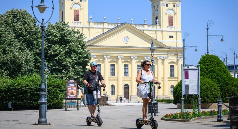 Jöhet a szigorítás Debrecenben? Mit szólnak a rolleresek? – fotókkal, videóval