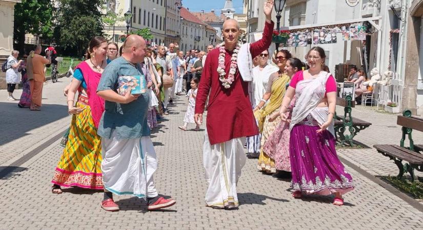 Egyhetes zarándoklatra indulnak a heves vármegyei Krisna-hívők